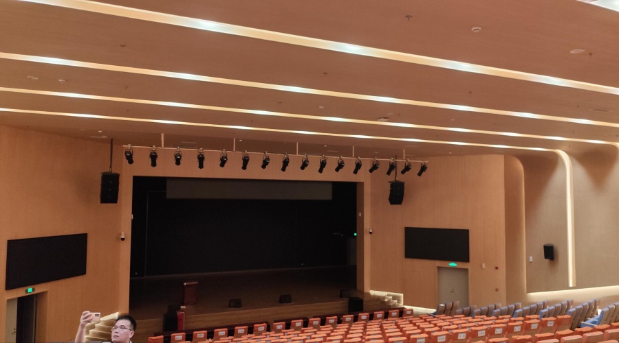飾紀上品GRG廠家：深圳坪山實驗學校GRG報告廳穿孔板工程案